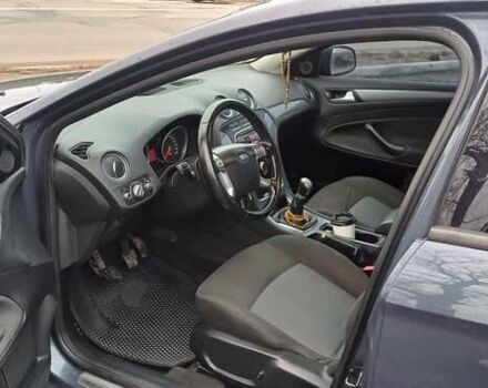 Синий Форд Мондео, объемом двигателя 1.6 л и пробегом 281 тыс. км за 7300 $, фото 6 на Automoto.ua