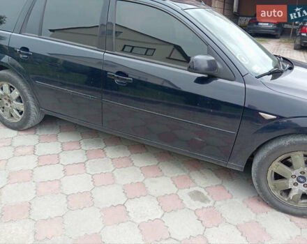 Синий Форд Мондео, объемом двигателя 2 л и пробегом 262 тыс. км за 3700 $, фото 4 на Automoto.ua