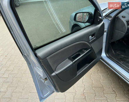 Синий Форд Мондео, объемом двигателя 2 л и пробегом 300 тыс. км за 2399 $, фото 7 на Automoto.ua