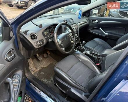 Синий Форд Мондео, объемом двигателя 2.2 л и пробегом 300 тыс. км за 5750 $, фото 7 на Automoto.ua