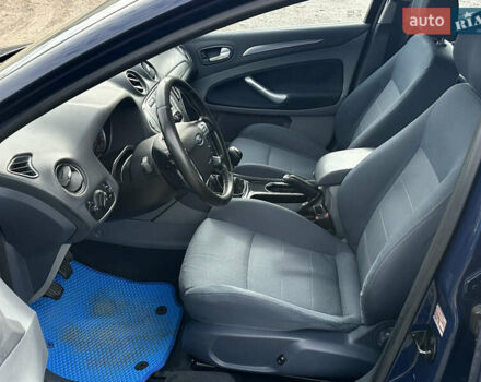 Синий Форд Мондео, объемом двигателя 2 л и пробегом 284 тыс. км за 6250 $, фото 5 на Automoto.ua