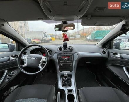 Синій Форд Мондео, об'ємом двигуна 0 л та пробігом 255 тис. км за 9000 $, фото 4 на Automoto.ua