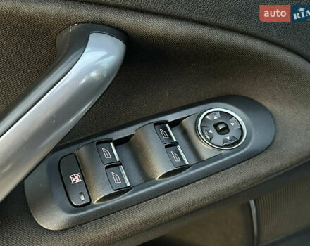 Синий Форд Мондео, объемом двигателя 2 л и пробегом 302 тыс. км за 5950 $, фото 12 на Automoto.ua