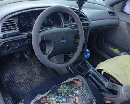 Зеленый Форд Мондео, объемом двигателя 1.8 л и пробегом 408 тыс. км за 900 $, фото 2 на Automoto.ua