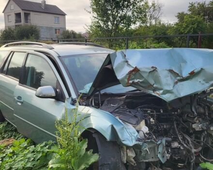 Зеленый Форд Мондео, объемом двигателя 1.8 л и пробегом 180 тыс. км за 800 $, фото 5 на Automoto.ua