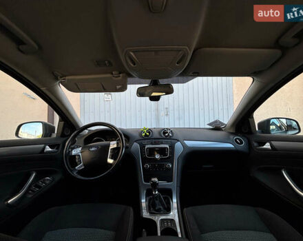 Зелений Форд Мондео, об'ємом двигуна 1.6 л та пробігом 286 тис. км за 8200 $, фото 19 на Automoto.ua