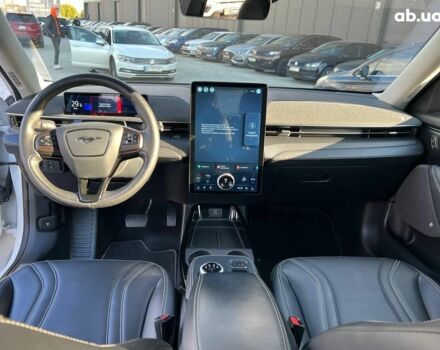 Белый Форд Mustang Mach-E, объемом двигателя 0 л и пробегом 55 тыс. км за 27590 $, фото 38 на Automoto.ua