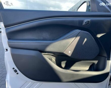 Белый Форд Mustang Mach-E, объемом двигателя 0 л и пробегом 55 тыс. км за 27590 $, фото 16 на Automoto.ua