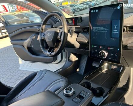 Белый Форд Mustang Mach-E, объемом двигателя 0 л и пробегом 55 тыс. км за 27590 $, фото 44 на Automoto.ua