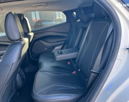 Белый Форд Mustang Mach-E, объемом двигателя 0 л и пробегом 55 тыс. км за 27590 $, фото 36 на Automoto.ua