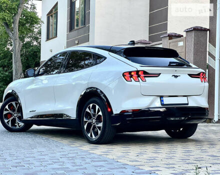 Белый Форд Mustang Mach-E, объемом двигателя 0 л и пробегом 26 тыс. км за 32900 $, фото 2 на Automoto.ua