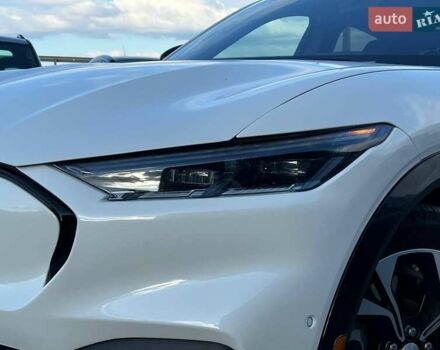 Білий Форд Mustang Mach-E, об'ємом двигуна 0 л та пробігом 55 тис. км за 27590 $, фото 3 на Automoto.ua