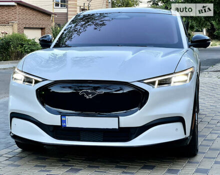 Белый Форд Mustang Mach-E, объемом двигателя 0 л и пробегом 26 тыс. км за 32900 $, фото 5 на Automoto.ua
