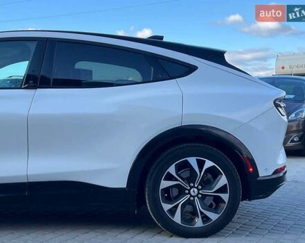 Білий Форд Mustang Mach-E, об'ємом двигуна 0 л та пробігом 55 тис. км за 27590 $, фото 6 на Automoto.ua