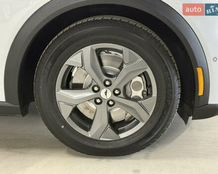 Белый Форд Mustang Mach-E, объемом двигателя 0 л и пробегом 228 тыс. км за 19900 $, фото 28 на Automoto.ua