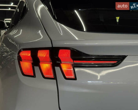 Белый Форд Mustang Mach-E, объемом двигателя 0 л и пробегом 228 тыс. км за 19900 $, фото 35 на Automoto.ua