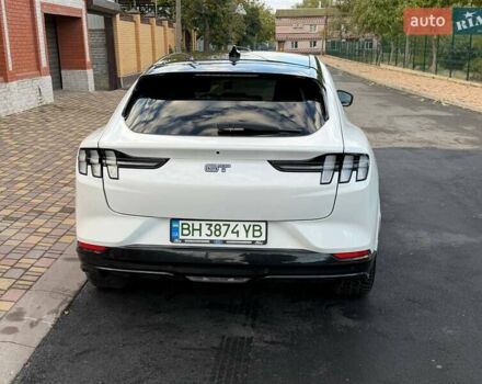 Белый Форд Mustang Mach-E, объемом двигателя 0 л и пробегом 157 тыс. км за 25900 $, фото 4 на Automoto.ua