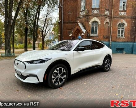 Белый Форд Mustang Mach-E, объемом двигателя 0 л и пробегом 24 тыс. км за 27999 $, фото 1 на Automoto.ua