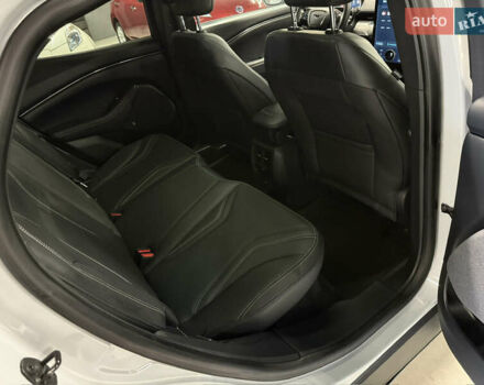 Белый Форд Mustang Mach-E, объемом двигателя 0 л и пробегом 228 тыс. км за 19900 $, фото 45 на Automoto.ua