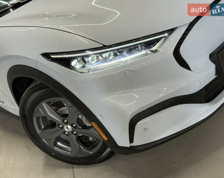 Белый Форд Mustang Mach-E, объемом двигателя 0 л и пробегом 228 тыс. км за 19900 $, фото 4 на Automoto.ua