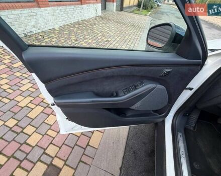 Белый Форд Mustang Mach-E, объемом двигателя 0 л и пробегом 157 тыс. км за 25900 $, фото 3 на Automoto.ua