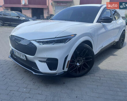 Белый Форд Mustang Mach-E, объемом двигателя 0 л и пробегом 68 тыс. км за 27900 $, фото 6 на Automoto.ua