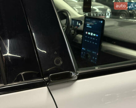 Белый Форд Mustang Mach-E, объемом двигателя 0 л и пробегом 228 тыс. км за 19900 $, фото 23 на Automoto.ua