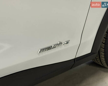 Белый Форд Mustang Mach-E, объемом двигателя 0 л и пробегом 228 тыс. км за 19900 $, фото 24 на Automoto.ua