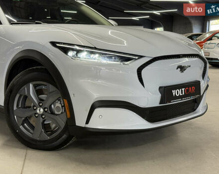 Белый Форд Mustang Mach-E, объемом двигателя 0 л и пробегом 228 тыс. км за 19900 $, фото 3 на Automoto.ua