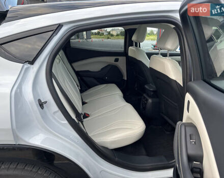 Белый Форд Mustang Mach-E, объемом двигателя 0 л и пробегом 56 тыс. км за 25700 $, фото 16 на Automoto.ua