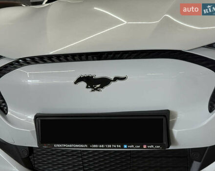 Белый Форд Mustang Mach-E, объемом двигателя 0 л и пробегом 228 тыс. км за 19900 $, фото 4 на Automoto.ua