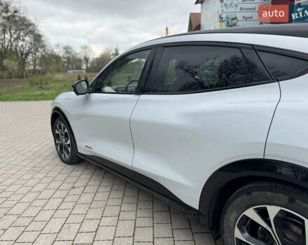 Белый Форд Mustang Mach-E, объемом двигателя 0 л и пробегом 77 тыс. км за 21800 $, фото 5 на Automoto.ua