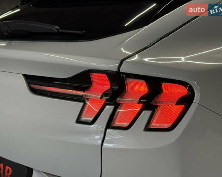 Белый Форд Mustang Mach-E, объемом двигателя 0 л и пробегом 228 тыс. км за 19900 $, фото 41 на Automoto.ua