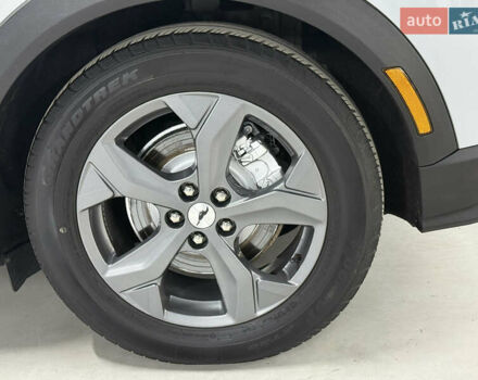 Белый Форд Mustang Mach-E, объемом двигателя 0 л и пробегом 228 тыс. км за 19900 $, фото 20 на Automoto.ua