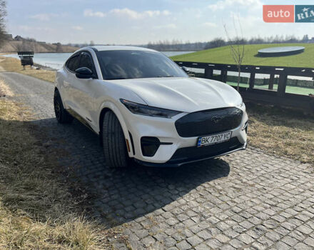 Білий Форд Mustang Mach-E, об'ємом двигуна 0 л та пробігом 61 тис. км за 27500 $, фото 1 на Automoto.ua