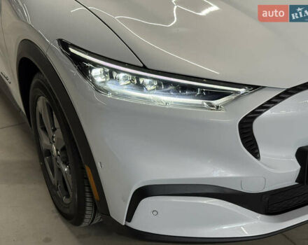 Белый Форд Mustang Mach-E, объемом двигателя 0 л и пробегом 228 тыс. км за 19900 $, фото 16 на Automoto.ua