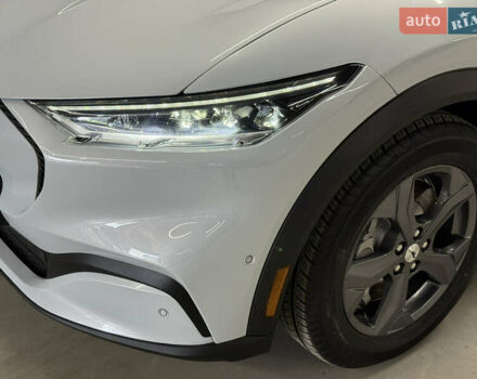 Белый Форд Mustang Mach-E, объемом двигателя 0 л и пробегом 228 тыс. км за 19900 $, фото 12 на Automoto.ua