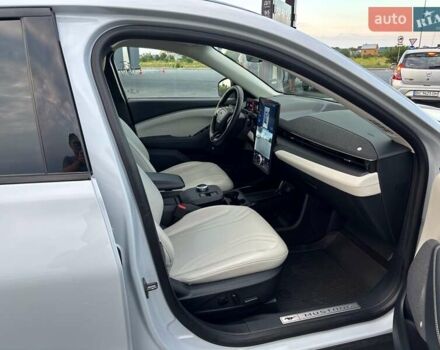 Белый Форд Mustang Mach-E, объемом двигателя 0 л и пробегом 56 тыс. км за 25700 $, фото 14 на Automoto.ua