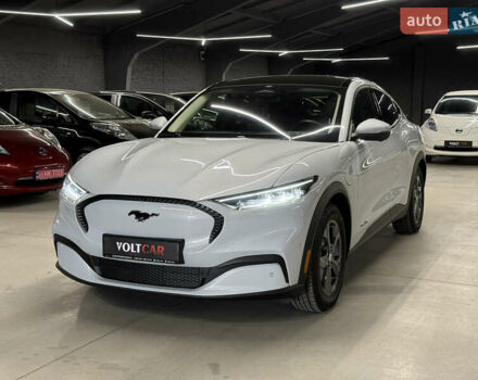 Белый Форд Mustang Mach-E, объемом двигателя 0 л и пробегом 228 тыс. км за 19900 $, фото 12 на Automoto.ua