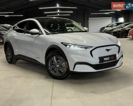 Белый Форд Mustang Mach-E, объемом двигателя 0 л и пробегом 228 тыс. км за 19900 $, фото 1 на Automoto.ua