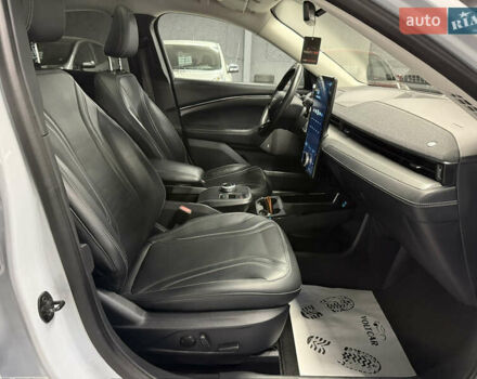 Белый Форд Mustang Mach-E, объемом двигателя 0 л и пробегом 228 тыс. км за 19900 $, фото 54 на Automoto.ua