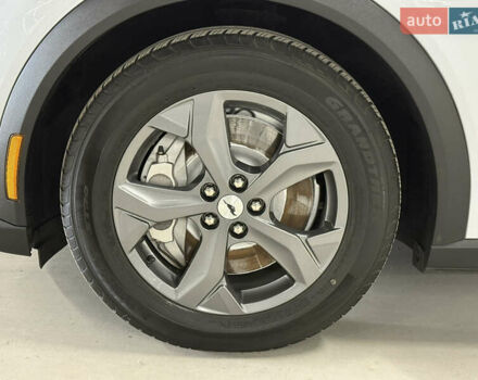 Белый Форд Mustang Mach-E, объемом двигателя 0 л и пробегом 228 тыс. км за 19900 $, фото 14 на Automoto.ua