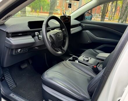 Белый Форд Mustang Mach-E, объемом двигателя 0 л и пробегом 24 тыс. км за 27999 $, фото 9 на Automoto.ua