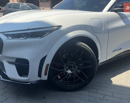 Белый Форд Mustang Mach-E, объемом двигателя 0 л и пробегом 68 тыс. км за 28500 $, фото 6 на Automoto.ua