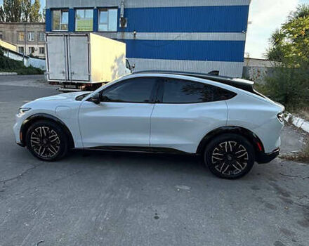 Белый Форд Mustang Mach-E, объемом двигателя 0 л и пробегом 100 тыс. км за 31000 $, фото 5 на Automoto.ua