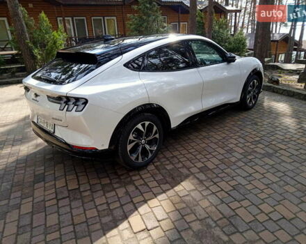 Белый Форд Mustang Mach-E, объемом двигателя 0 л и пробегом 26 тыс. км за 34900 $, фото 6 на Automoto.ua