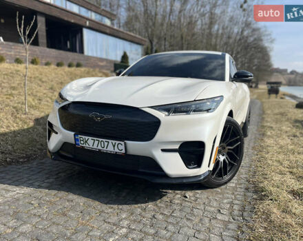 Белый Форд Mustang Mach-E, объемом двигателя 0 л и пробегом 68 тыс. км за 28500 $, фото 10 на Automoto.ua