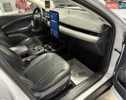 Белый Форд Mustang Mach-E, объемом двигателя 0 л и пробегом 228 тыс. км за 19900 $, фото 62 на Automoto.ua