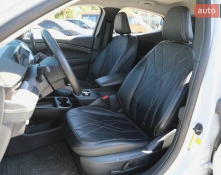 Белый Форд Mustang Mach-E, объемом двигателя 0 л и пробегом 67 тыс. км за 27500 $, фото 7 на Automoto.ua