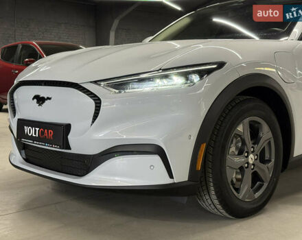 Белый Форд Mustang Mach-E, объемом двигателя 0 л и пробегом 228 тыс. км за 19900 $, фото 14 на Automoto.ua